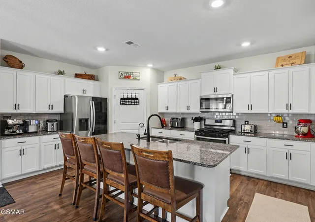 Photo 3 of Single family home for sale at 1117 Beacon Rd, Sevierville, TN 37876 | MLS# 3546037 | Listing updated on 2026-10-01