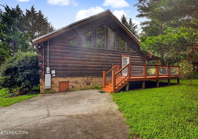 Photo 1 of Single family home for sale at 3022 Hatcher Mtn Rd, Sevierville, TN 37862 | MLS# 3546059 | Listing updated on 2026-09-17