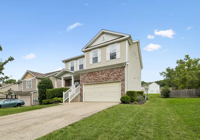 Photo 3 of Single family home for sale at 121 Cavalier Dr, Hendersonville, TN 37075 | MLS# 3546078 | Listing updated on 2026-10-04