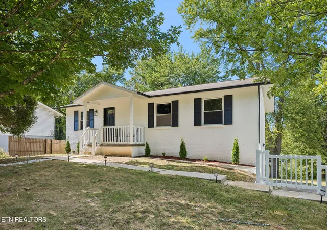 Photo 1 of Single family home for sale at 6409 Shrewsbury Dr, Knoxville, TN 37921 | MLS# 3546079 | Listing updated on 2026-09-17