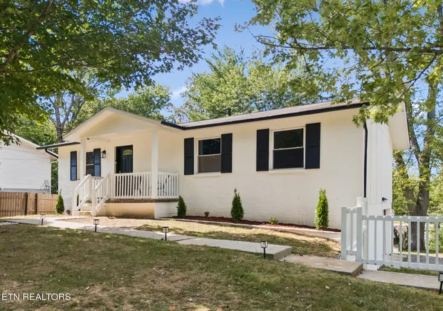 Photo 2 of Single family home for sale at 6409 Shrewsbury Dr, Knoxville, TN 37921 | MLS# 3546079 | Listing updated on 2026-09-17