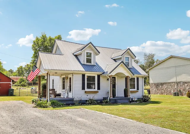 Photo 3 of Single family home for sale at 406 Old Hwy 25 E, Castalian Springs, TN 37031 | MLS# 3546205 | Listing updated on 2026-09-19