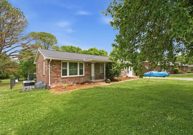 Photo 3 of Single family home for sale at 1313 Raby Ave, Shelbyville, TN 37160 | MLS# 3596600 | Listing updated on 2026-09-21
