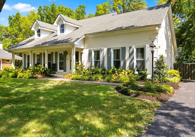 Photo 2 of Sale Pending at 6028 Manor Pl, Brentwood, TN 37027 | MLS# 3546225 | Listing updated on 2026-10-05
