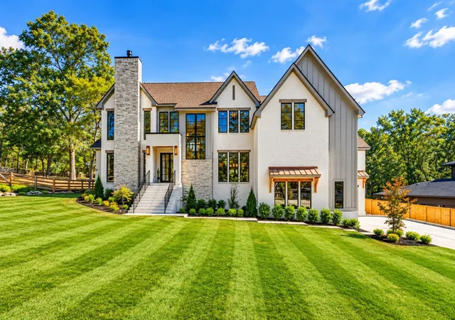 Photo 2 of Single family home for sale at 742 Templeton Dr, Nashville, TN 37205 | MLS# 3615655 | Listing updated on 2026-10-16
