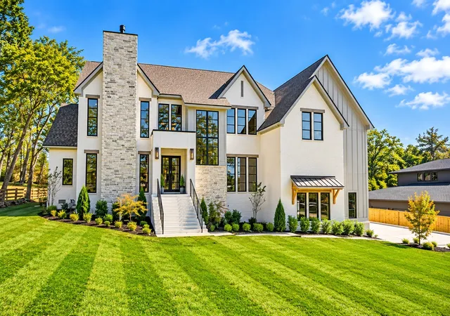Photo 3 of Single family home for sale at 742 Templeton Dr, Nashville, TN 37205 | MLS# 3615655 | Listing updated on 2026-10-16