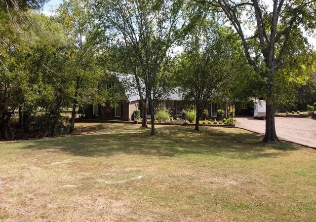 Photo 2 of Single family home for sale at 1305 Hl Lakes Ln, Lebanon, TN 37090 | MLS# 3596179 | Listing updated on 2026-09-22