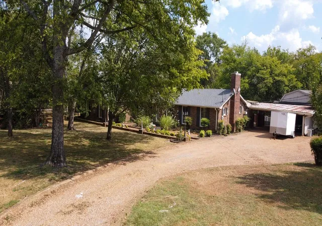 Photo 3 of Single family home for sale at 1305 Hl Lakes Ln, Lebanon, TN 37090 | MLS# 3596179 | Listing updated on 2026-09-22