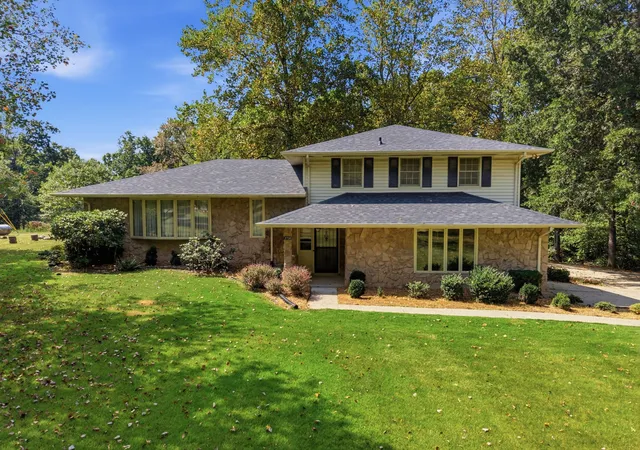 Photo 2 of Sale Pending at 2730 Heights Cir Rd, Greenbrier, TN 37073 | MLS# 3546599 | Listing updated on 2026-10-02