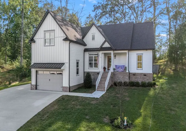 Photo 2 of Single family home for sale at 555 Station Cir, Tullahoma, TN 37388 | MLS# 3546256 | Listing updated on 2026-09-20