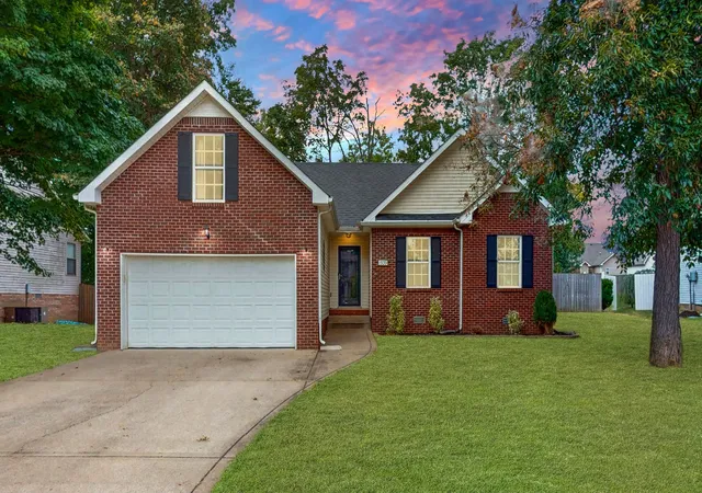 Photo 1 of Single family home for sale at 1539 Barrywood Cir W, Clarksville, TN 37042 | MLS# 3546269 | Listing updated on 2026-09-25