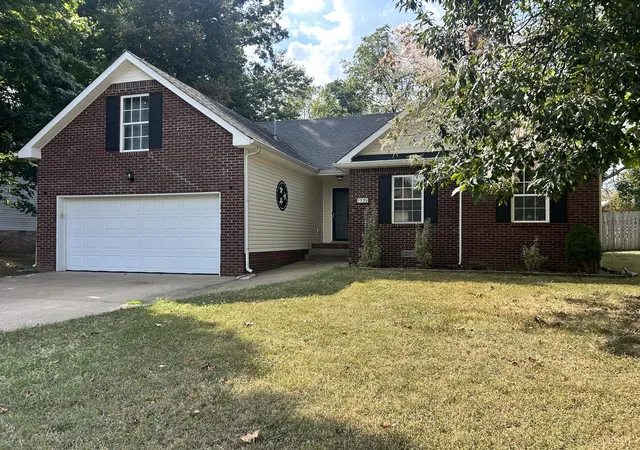 Photo 2 of Single family home for sale at 1539 Barrywood Cir W, Clarksville, TN 37042 | MLS# 3546269 | Listing updated on 2026-09-24