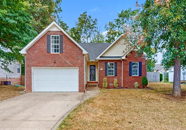 Photo 2 of Single family home for sale at 1539 Barrywood Cir W, Clarksville, TN 37042 | MLS# 3546269 | Listing updated on 2026-09-25