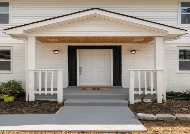 Photo 2 of Single family home for sale at 2513 Bethwood Dr, Nashville, TN 37207 | MLS# 3546978 | Listing updated on 2026-09-18