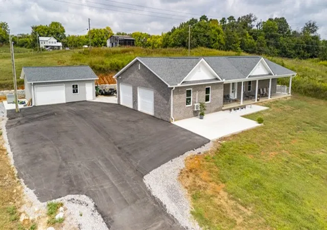 Photo 2 of Single family home for sale at 1385 Valley Home Rd, Dandridge, TN 37725 | MLS# 3546311 | Listing updated on 2026-09-21