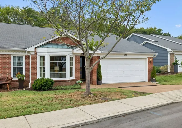 Listing Photo 2 - Condo for sale in building located at 263 Cana Cir, Nashville, TN 37205