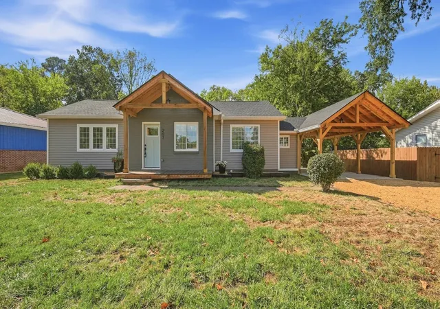 Photo 1 of Single family home for sale at 207 Tacoa Ave, Chattanooga, TN 37411 | MLS# 3546460 | Listing updated on 2026-09-21