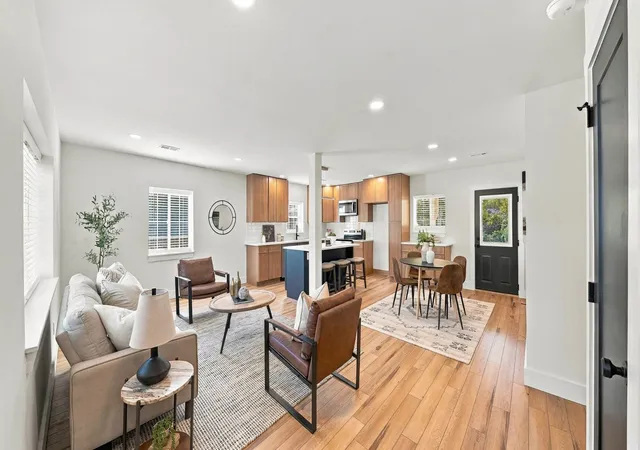 Photo 2 of Single family home for sale at 207 Tacoa Ave, Chattanooga, TN 37411 | MLS# 3546460 | Listing updated on 2026-09-21