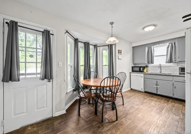 Photo 4 of Single family home for sale at 384 Roselawn Dr, Clarksville, TN 37042 | MLS# 3546506 | Listing updated on 2026-09-13