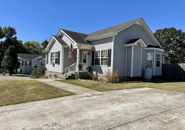 Photo 1 of Single family home for sale at 1697 Parkside Dr, Clarksville, TN 37042 | MLS# 3603302 | Listing updated on 2026-10-12