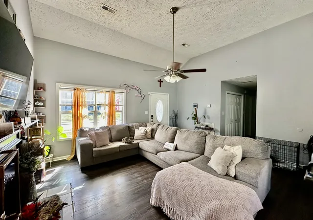 Photo 4 of Single family home for sale at 1697 Parkside Dr, Clarksville, TN 37042 | MLS# 3603302 | Listing updated on 2026-10-12