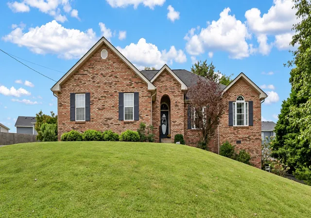 Photo 1 of Single family home for sale at 625 E Glenridge Ln, Clarksville, TN 37043 | MLS# 3547729 | Listing updated on 2026-09-14