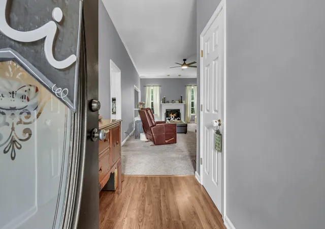Photo 3 of Single family home for sale at 625 E Glenridge Ln, Clarksville, TN 37043 | MLS# 3547729 | Listing updated on 2026-10-13