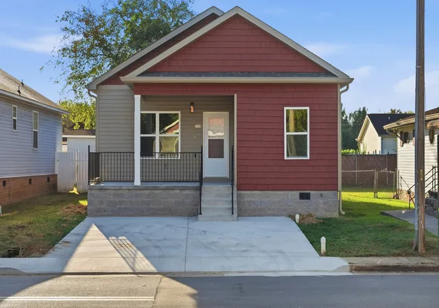 Photo 1 of Single family home for sale at 724 N Highland Park Ave, Chattanooga, TN 37404 | MLS# 3546515 | Listing updated on 2026-09-12