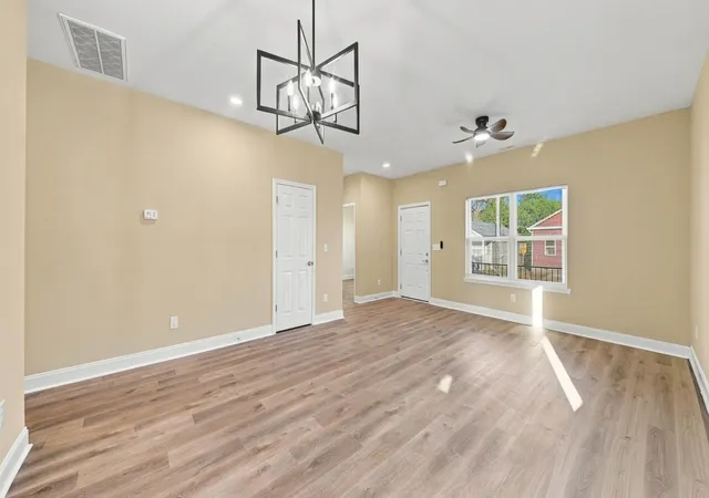 Photo 3 of Single family home for sale at 724 N Highland Park Ave, Chattanooga, TN 37404 | MLS# 3546515 | Listing updated on 2026-09-12
