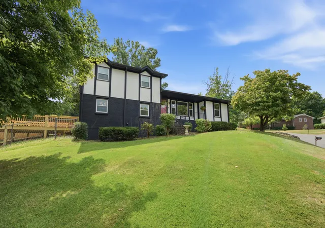 Photo 1 of Single family home for sale at 3337 Falls Crk Dr, Nashville, TN 37214 | MLS# 3592039 | Listing updated on 2026-10-27