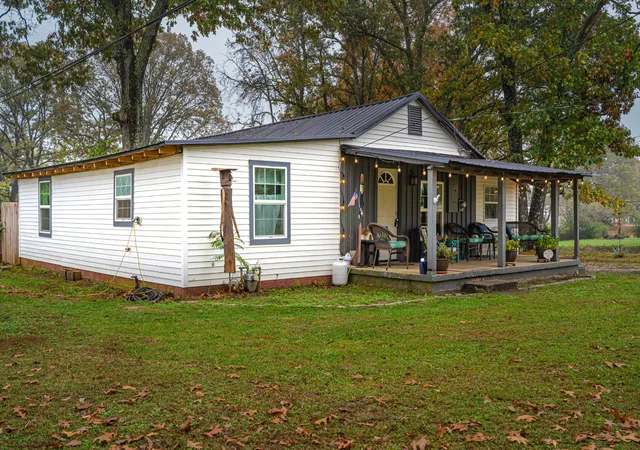 Photo 2 of Single family home for sale at 1320 Highway 47 E, Dickson, TN 37055 | MLS# 3547065 | Listing updated on 2026-09-14
