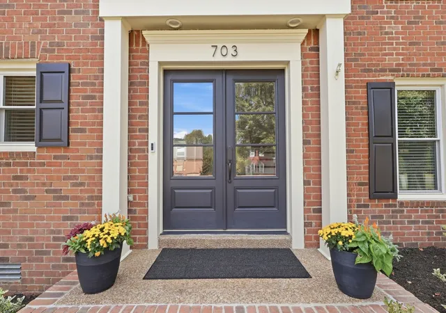 Photo 4 of Single family home for sale at 703 Helmsdale Pl S, Brentwood, TN 37027 | MLS# 3594087 | Listing updated on 2026-10-03