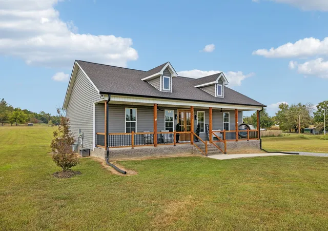 Photo 1 of Single family home for sale at 997 Bear Carr Rd, Westmoreland, TN 37186 | MLS# 3547773 | Listing updated on 2026-09-15