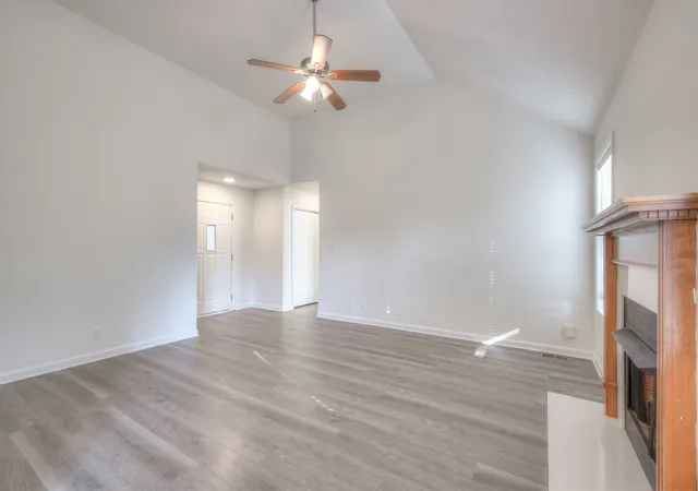 Photo 3 of Single family home for sale at 3697 S Naples Ct, Clarksville, TN 37040 | MLS# 3611056 | Listing updated on 2026-10-09