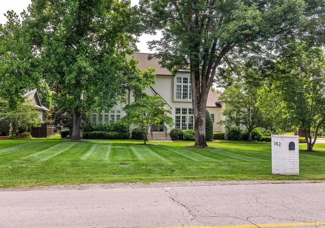 Photo 3 of Mansion for sale at 142 Heady Dr, Nashville, TN 37205 | MLS# 3547225 | Listing updated on 2026-09-15