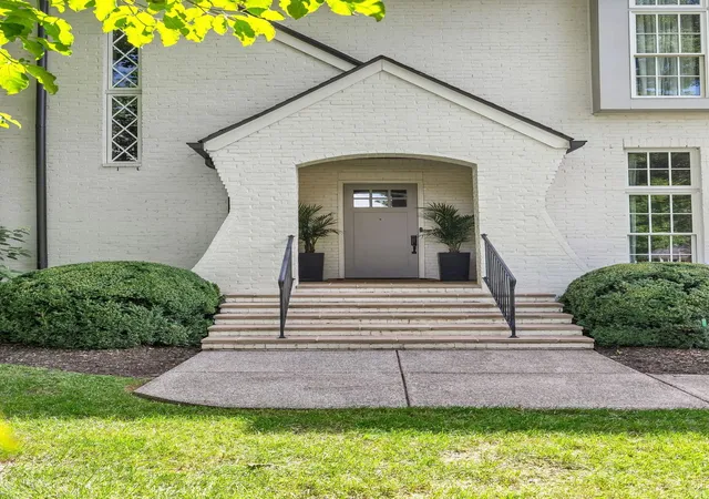 Photo 4 of Single family home for sale at 142 Heady Dr, Nashville, TN 37205 | MLS# 3547225 | Listing updated on 2026-09-15