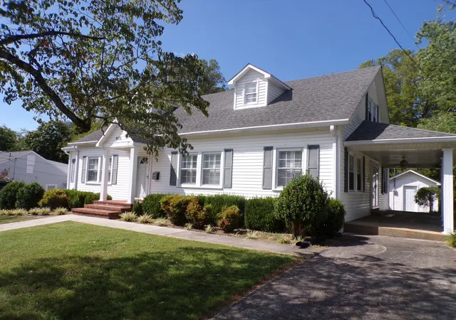 Photo 3 of Single family home for sale at 408 W Main St, Smithville, TN 37166 | MLS# 3547053 | Listing updated on 2026-10-06