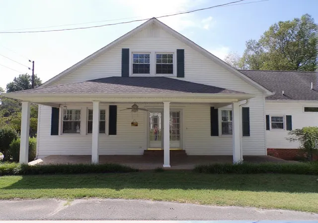 Photo 4 of Single family home for sale at 408 W Main St, Smithville, TN 37166 | MLS# 3547053 | Listing updated on 2026-10-10
