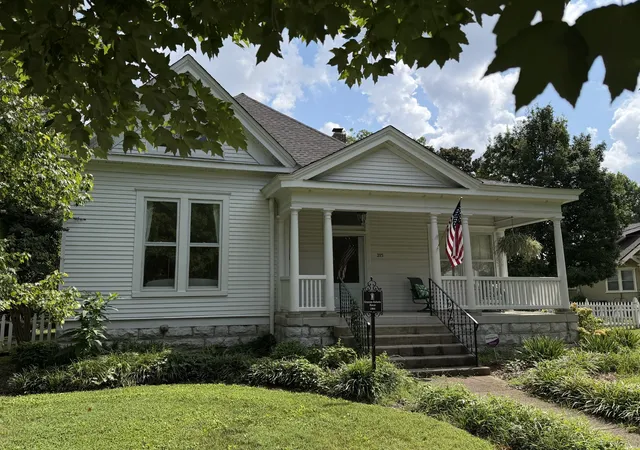 Single family home for sale at 215 4th Avenue S, Franklin, TN 37064 | MLS# 3592094