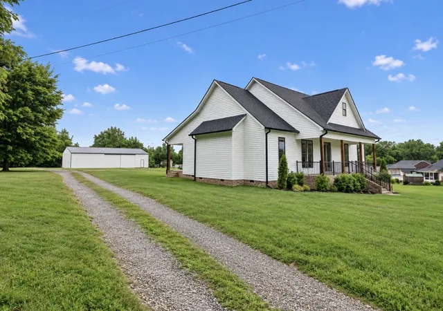 Photo 3 of Single family home for sale at 777 Rock Springs Rd, Castalian Springs, TN 37031 | MLS# 3548062 | Listing updated on 2026-09-18
