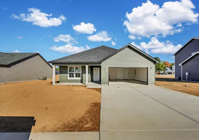 Photo 1 of Single family home for sale at 183 Donegal Dr, Clarksville, TN 37042 | MLS# 3548060 | Listing updated on 2026-10-08