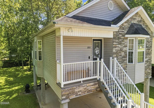 Photo 1 of Single family home for sale at 2032 Slippery Rock Cir, Sevierville, TN 37862 | MLS# 3546935 | Listing updated on 2026-09-30