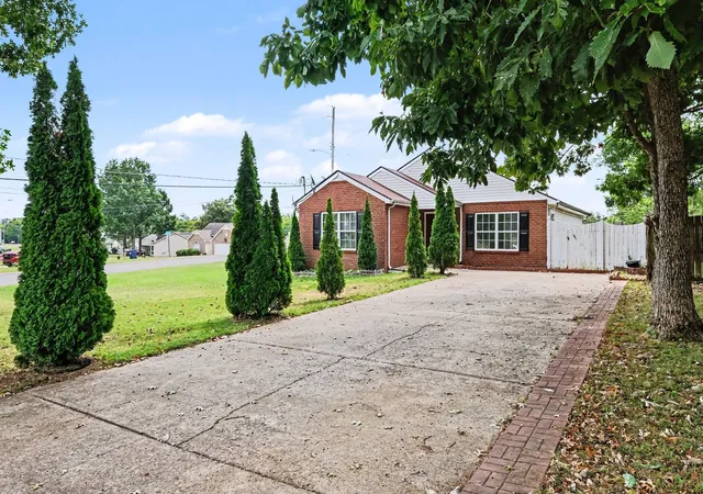 Single family home for sale at 810 Keith Dr, La Vergne, TN 37086 | MLS# 3547690
