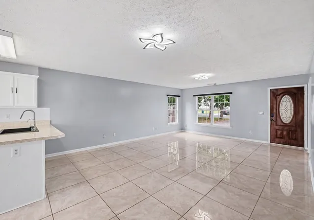 Photo 3 of Single family home for sale at 810 Keith Dr, La Vergne, TN 37086 | MLS# 3547690 | Listing updated on 2026-09-13