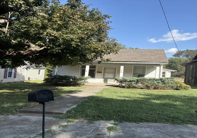 Photo 1 of Single family home for sale at 210 N Oak St, Springfield, TN 37172 | MLS# 3547015 | Listing updated on 2026-09-12