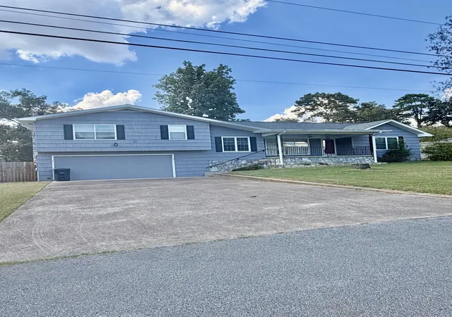 Photo 1 of Single family home for sale at 711 Hardin Dr, Chattanooga, TN 37412 | MLS# 3547020 | Listing updated on 2026-09-12