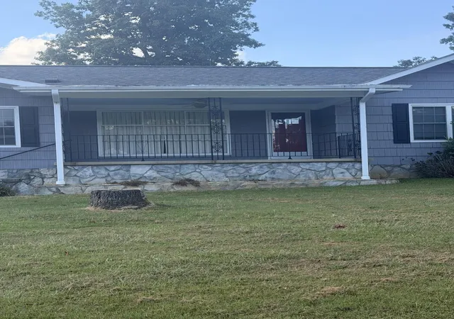 Photo 2 of Single family home for sale at 711 Hardin Dr, Chattanooga, TN 37412 | MLS# 3547020 | Listing updated on 2026-09-12