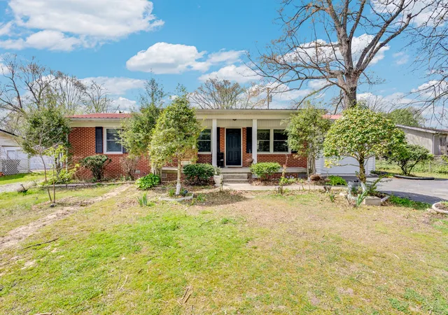 Photo 1 of Single family home for sale at 1222 Glenwood Dr, Cookeville, TN 38501 | MLS# 3547034 | Listing updated on 2026-09-12