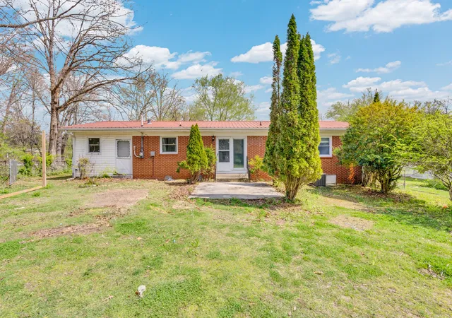 Photo 2 of Single family home for sale at 1222 Glenwood Dr, Cookeville, TN 38501 | MLS# 3547034 | Listing updated on 2026-09-12