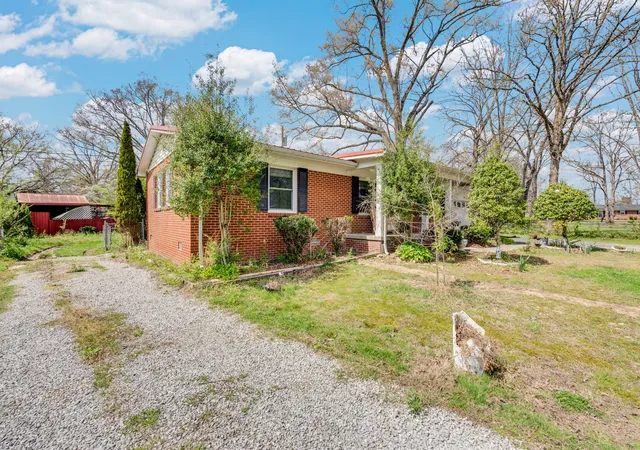 Photo 3 of Single family home for sale at 1222 Glenwood Dr, Cookeville, TN 38501 | MLS# 3547034 | Listing updated on 2026-09-17